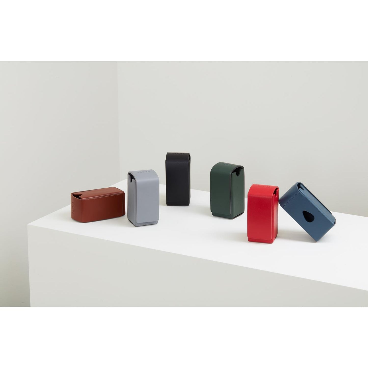 Toto Bag 犬の散歩用ミニレザーバッグ。