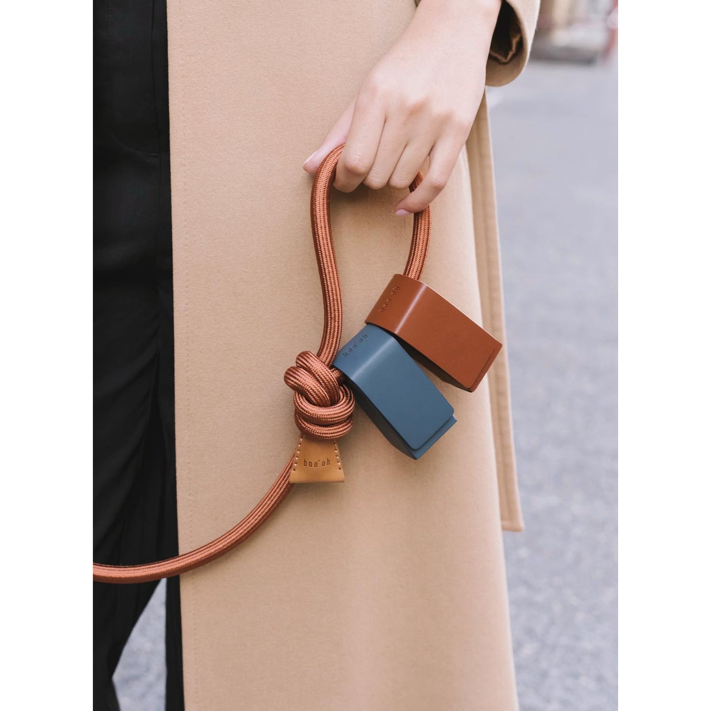 Toto Bag 犬の散歩用ミニレザーバッグ。