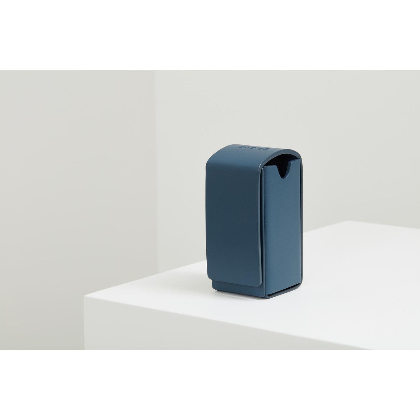 Toto Bag 犬の散歩用ミニレザーバッグ。