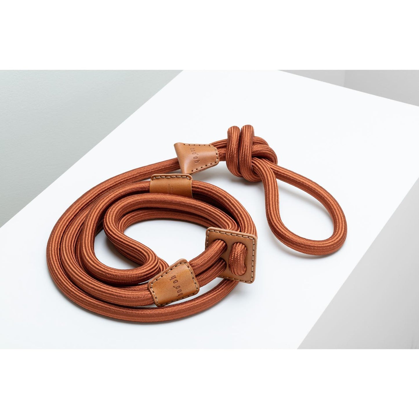 Ray Harness（レイ ハーネス） ハーネスとリードが一体化したミニマルデザイン。
