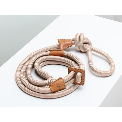 Ray Harness（レイ ハーネス） ハーネスとリードが一体化したミニマルデザイン。