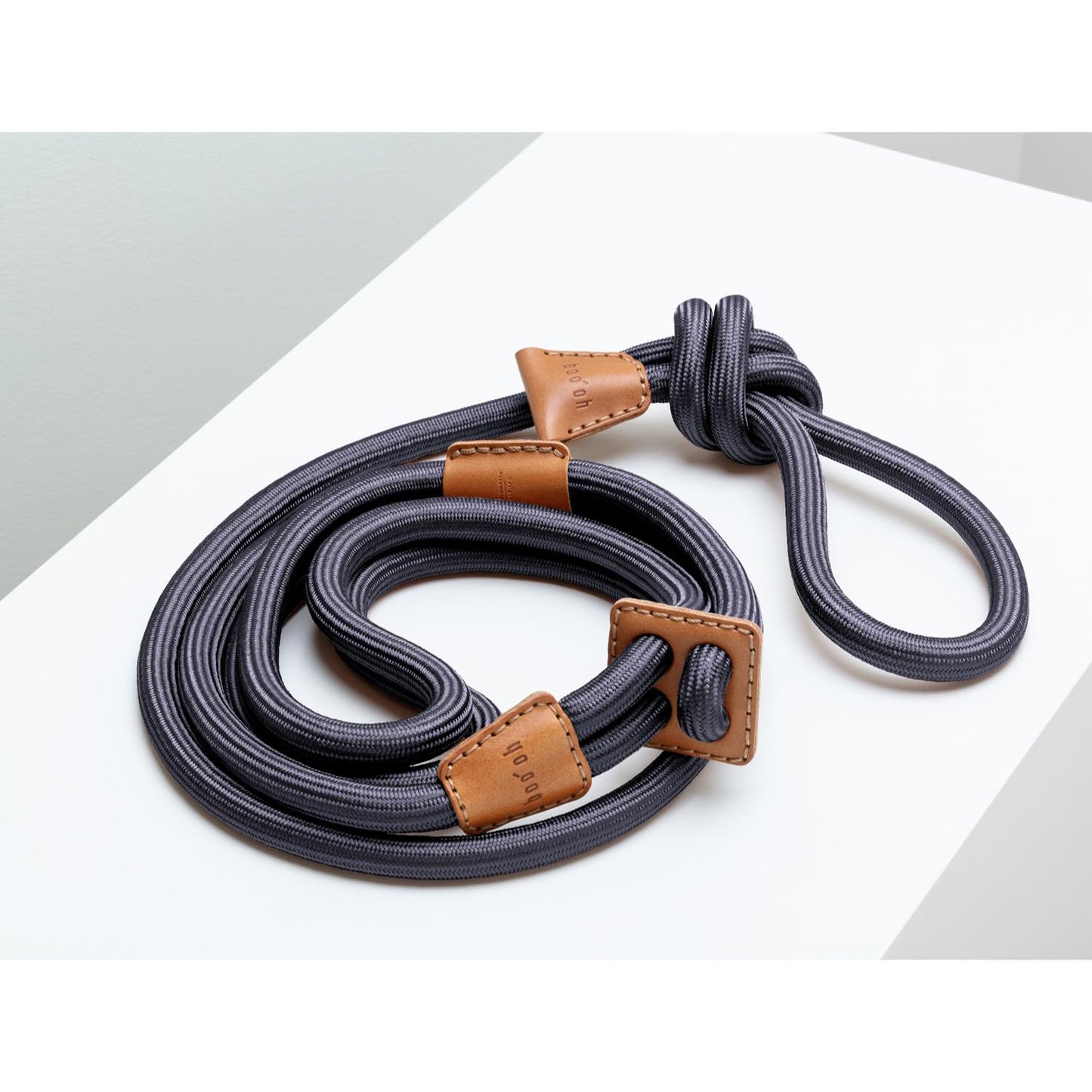 Ray Harness（レイ ハーネス） ハーネスとリードが一体化したミニマルデザイン。