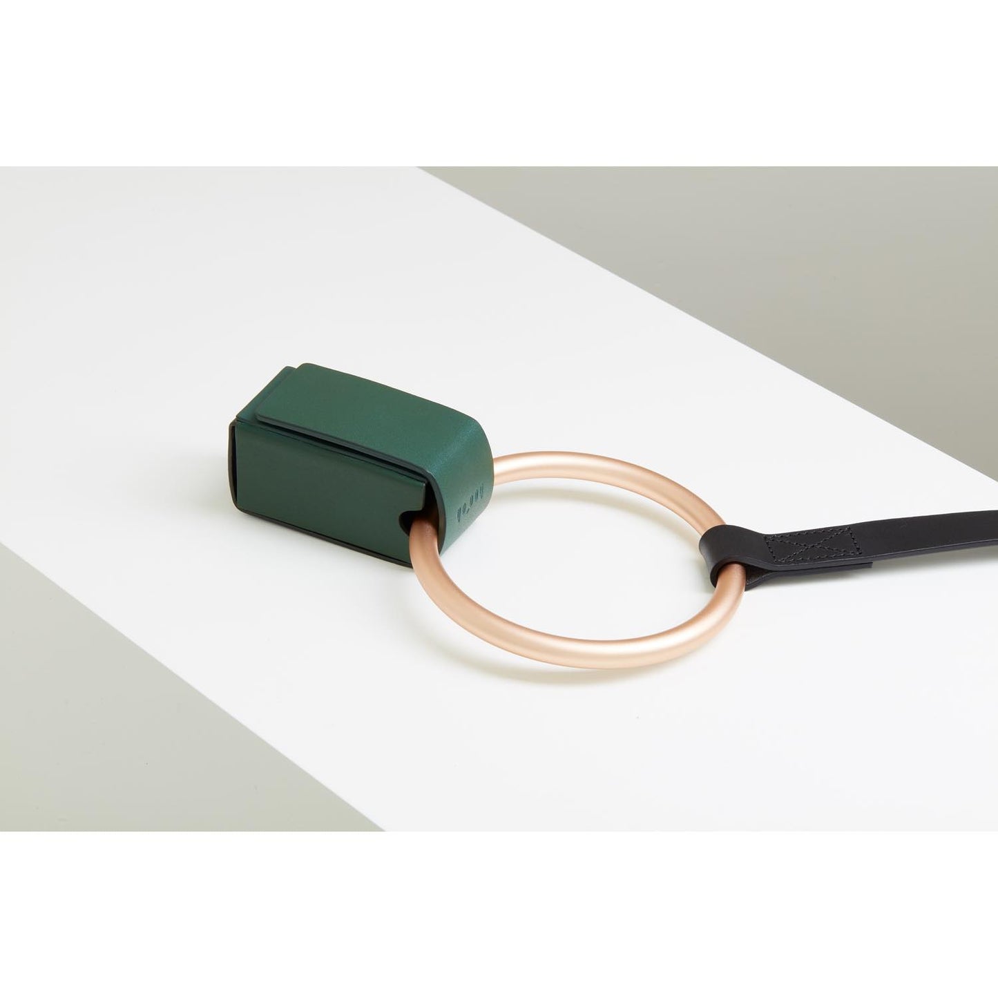 Toto Bag 犬の散歩用ミニレザーバッグ。