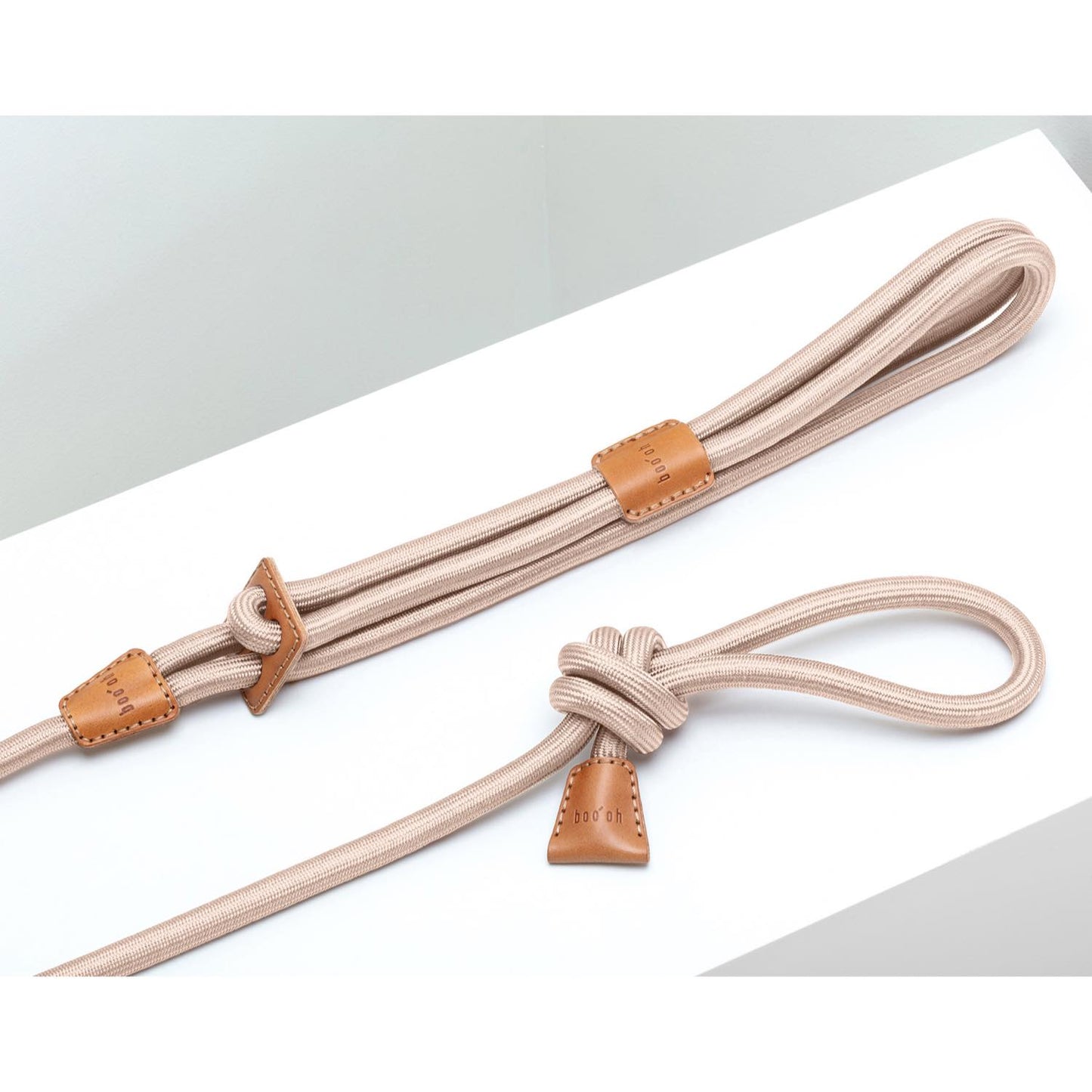 Ray Harness（レイ ハーネス） ハーネスとリードが一体化したミニマルデザイン。